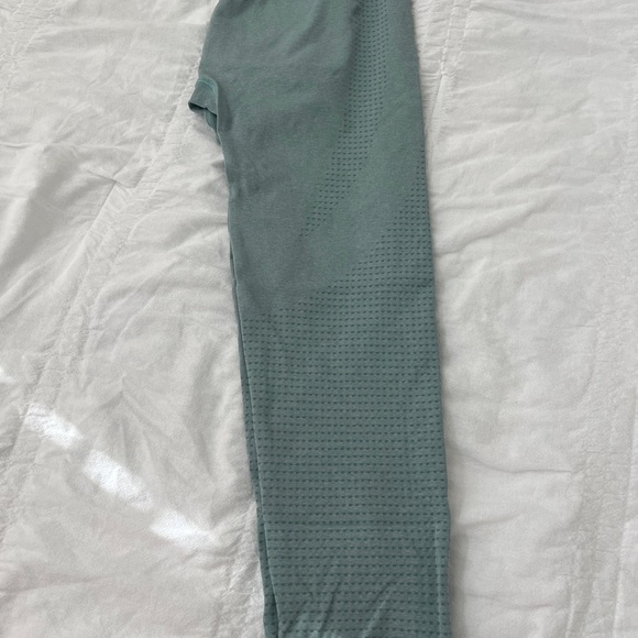 Gymshark Teal Sports Bra, top, and Leggings Set - Picture 7 of 7